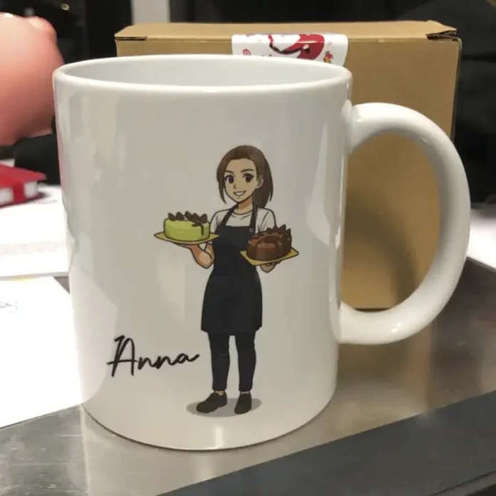 Tazza personalizzata con stampa nome e caricatura foto a Milano realizzata da Damatec